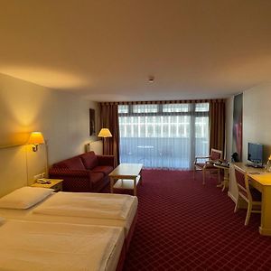 Zimmer mit Kingsize-Bett